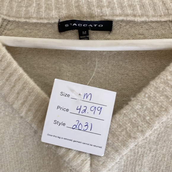 Cream colored ladies pull over sweater. Size medium - Picture 2 of 6